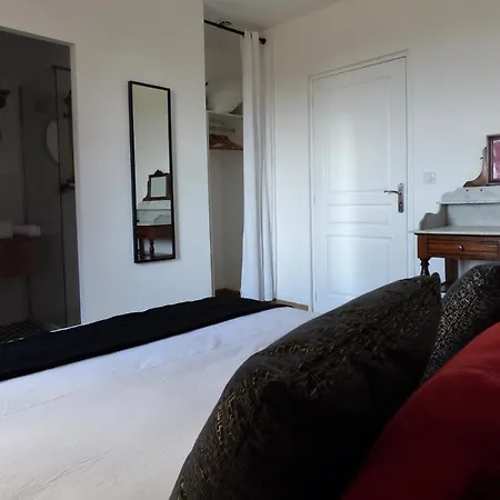 Les Hauts De Malirat Bed & Breakfast