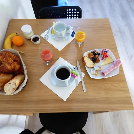 Les Hauts De Malirat Bed & Breakfast 3*