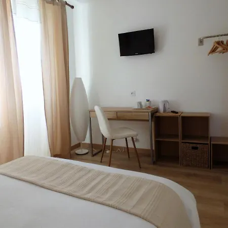 Les Hauts De Malirat Bed & Breakfast