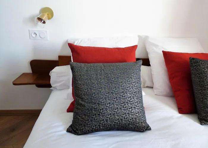 Les Hauts De Malirat فندق مبيت وإفطار