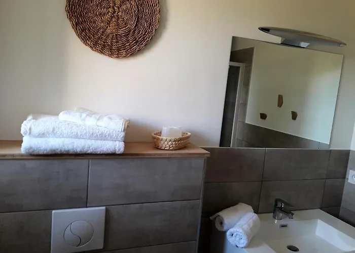 Les Hauts De Malirat فندق مبيت وإفطار 3*