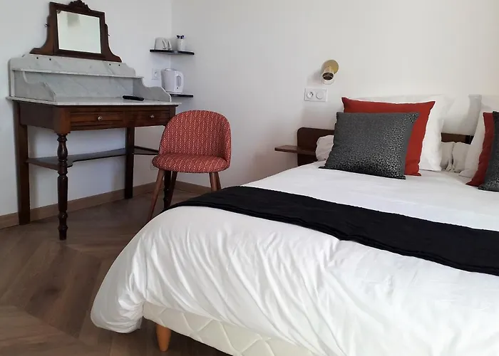 Les Hauts De Malirat فندق مبيت وإفطار 3*