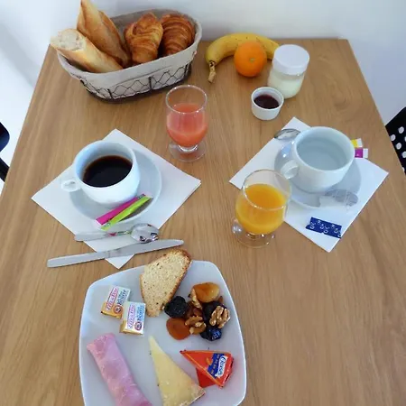 Bed & Breakfast Les Hauts De Malirat 3*