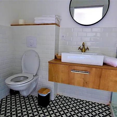 Les Hauts De Malirat Bed & Breakfast
